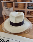 LEIFUR Lucky FEDORA | HAND WOVEN ECUADORIAN STRAW | CUENCA GRADE TWENTY | NATURAL COLOR | SIZE 59, US 7 3/8 - Hufvud