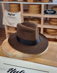 LEIFUR Lucky FEDORA | RABBIT & HARE DELUXE BLEND FELT | SABLE BROWN COLOR | SIZE 57, US 7 1/8 - Hufvud