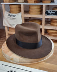 LEIFUR Lucky FEDORA | RABBIT & HARE DELUXE BLEND FELT | SABLE BROWN COLOR | SIZE 58, US 7 1/4 - Hufvud