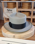 RAGNAR FEDORA | BEAVER FIFTY | DOVE GRAY COLOR | SIZE 58, US 7 1/4 - Hufvud