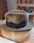 CAGNEY FEDORA | 100% HARE | FAWN COLOR | VELOUR FINISH | SIZE 58, US 7 1/4