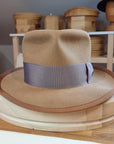 WHIPPET FEDORA | BEAVER FIFTY | CAMEL COLOR | SIZE 59, US 7 3/8 - Hufvud