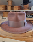 WHIPPET FEDORA | BEAVER FIFTY | DUSTY ROSE COLOR | SIZE 59, US 7 3/8 - Hufvud