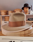 WHIPPET FEDORA | BEAVER FIFTY | FAWN COLOR | SIZE 62, US 7 3/4 - Hufvud