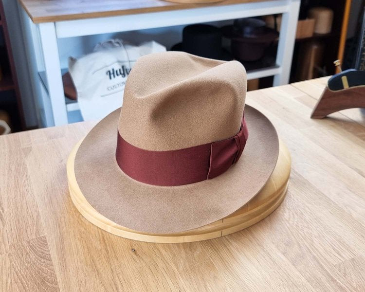 OLAV FEDORA | CAMEL | 50X BEAVER BLEND | SIZE 60, US 7 1/2