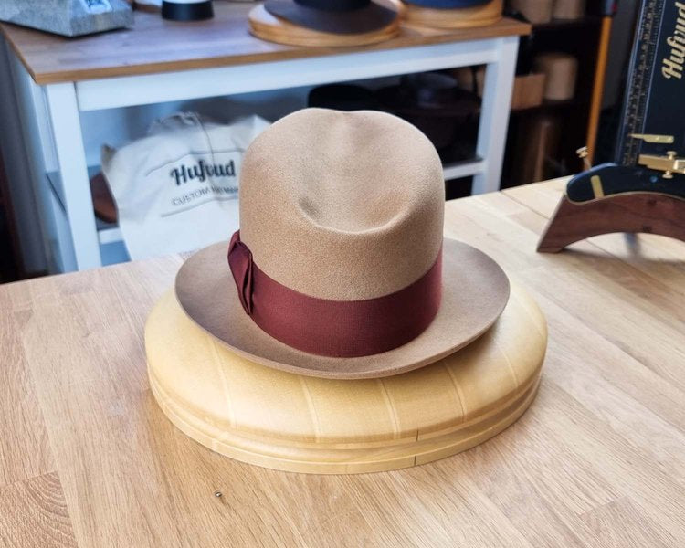 OLAV FEDORA | CAMEL | 50X BEAVER BLEND | SIZE 60, US 7 1/2