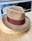 OLAV FEDORA | CAMEL | 50X BEAVER BLEND | SIZE 60, US 7 1/2