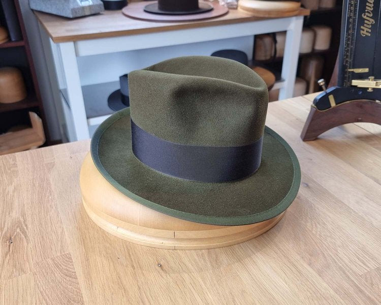 OLAV FEDORA | MOSS GREEN | RABBIT & HARE DELUXE FELT | SIZE 57, US 7 1/8