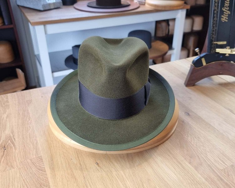 OLAV FEDORA | MOSS GREEN | RABBIT & HARE DELUXE FELT | SIZE 57, US 7 1/8