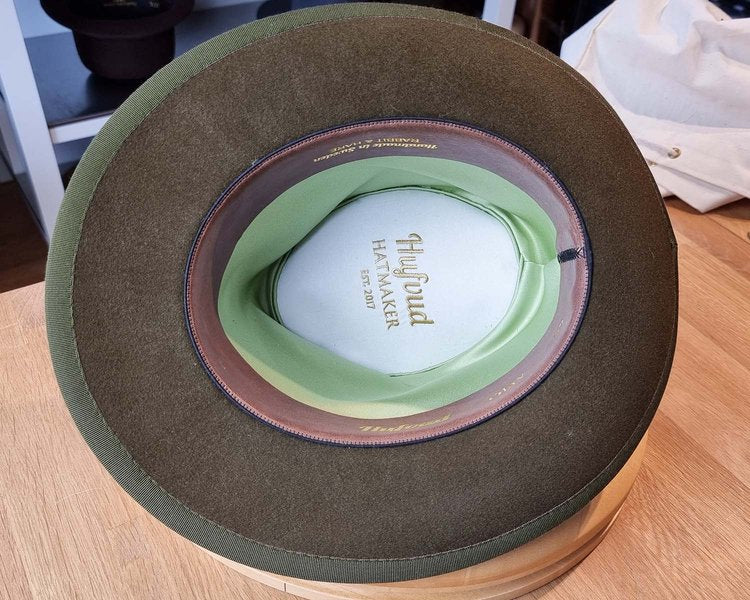 OLAV FEDORA | MOSS GREEN | RABBIT & HARE DELUXE FELT | SIZE 57, US 7 1/8