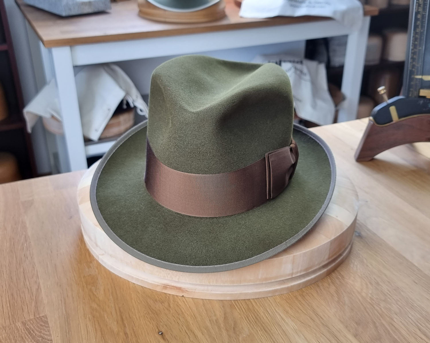 OLAV FEDORA | MOSS GREEN | RABBIT & HARE DELUXE BLEND | SIZE 59, US 7 3/8