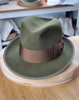 OLAV FEDORA | MOSS GREEN | RABBIT & HARE DELUXE BLEND | SIZE 59, US 7 3/8
