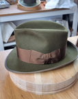OLAV FEDORA | MOSS GREEN | RABBIT & HARE DELUXE BLEND | SIZE 59, US 7 3/8