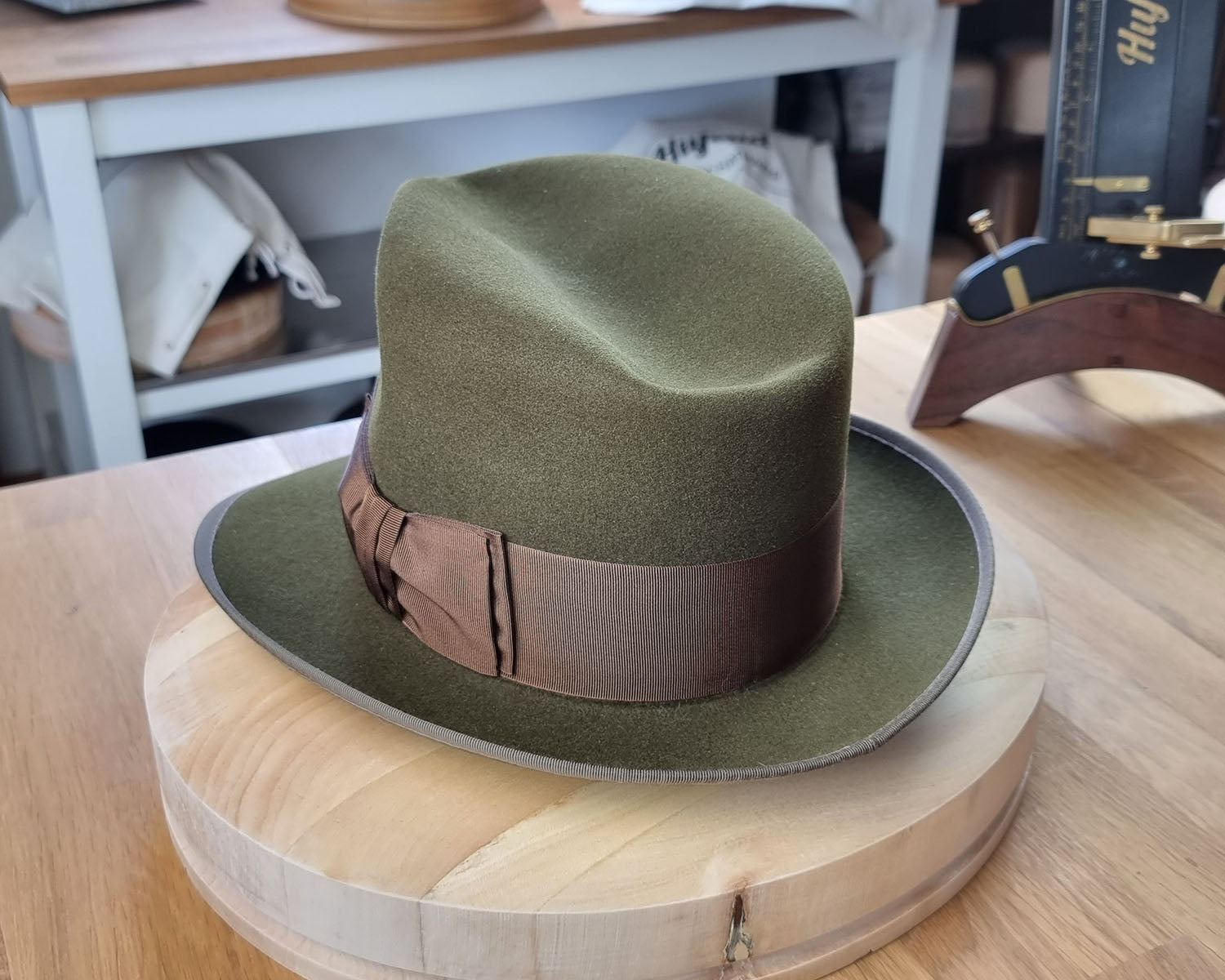 OLAV FEDORA | MOSS GREEN | RABBIT & HARE DELUXE BLEND | SIZE 59, US 7 3/8