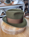 OLAV FEDORA | MOSS GREEN | RABBIT & HARE DELUXE BLEND | SIZE 59, US 7 3/8