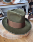 OLAV FEDORA | MOSS GREEN | RABBIT & HARE DELUXE BLEND | SIZE 59, US 7 3/8