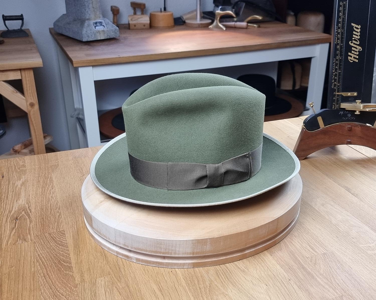 NEW STYLE | SAGE GREEN | RABBIT & HARE DELUXE FELT | SIZE 60, US 7 1/2