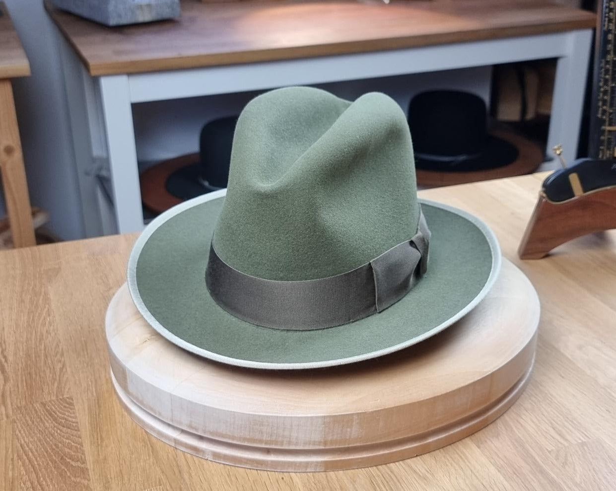 NEW STYLE | SAGE GREEN | RABBIT & HARE DELUXE FELT | SIZE 60, US 7 1/2