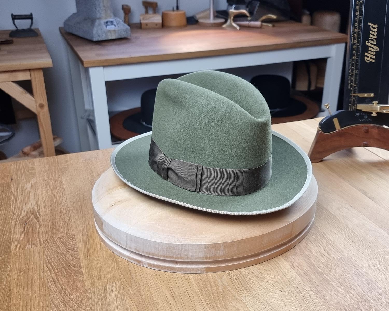 NEW STYLE | SAGE GREEN | RABBIT & HARE DELUXE FELT | SIZE 60, US 7 1/2