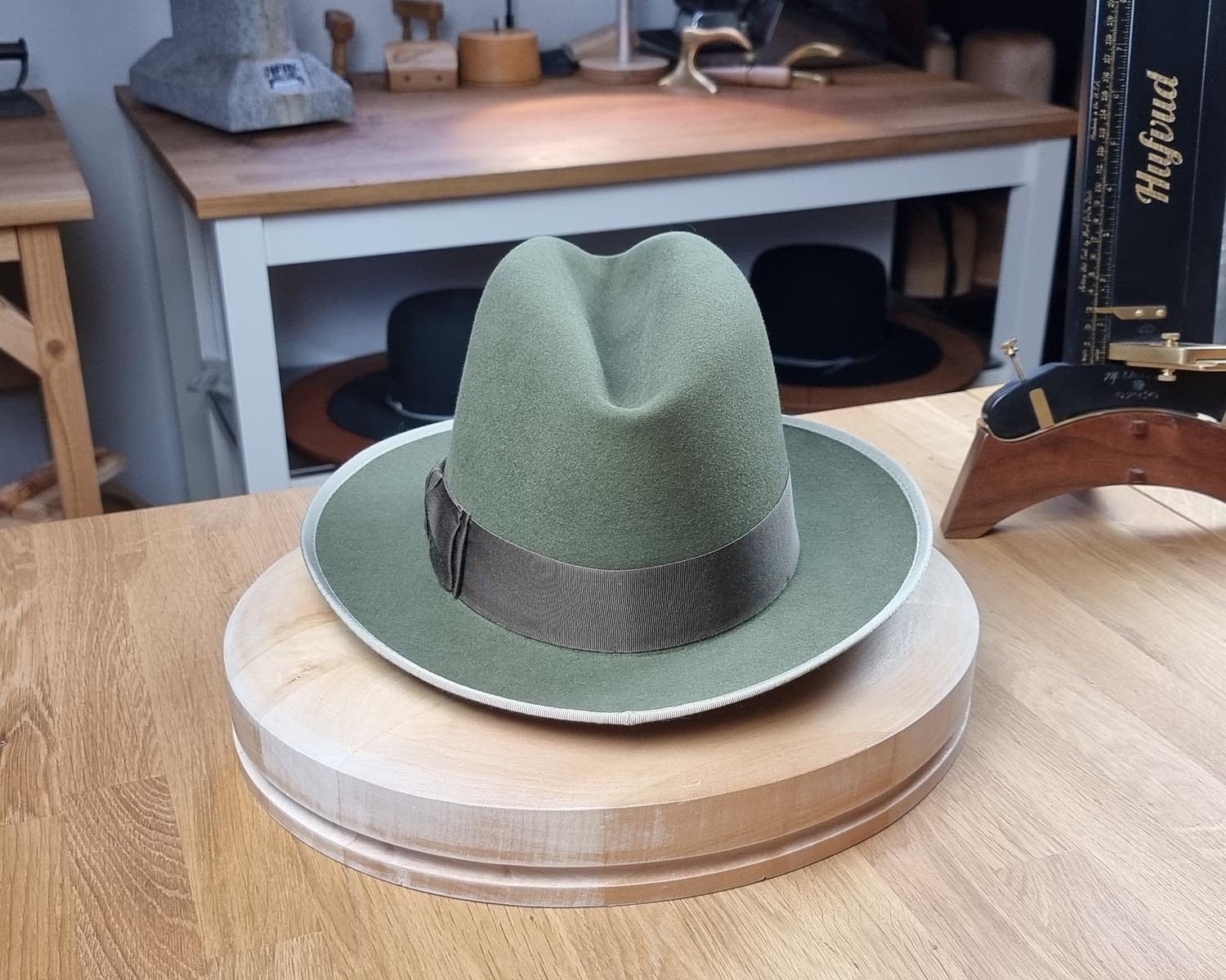 NEW STYLE | SAGE GREEN | RABBIT & HARE DELUXE FELT | SIZE 60, US 7 1/2