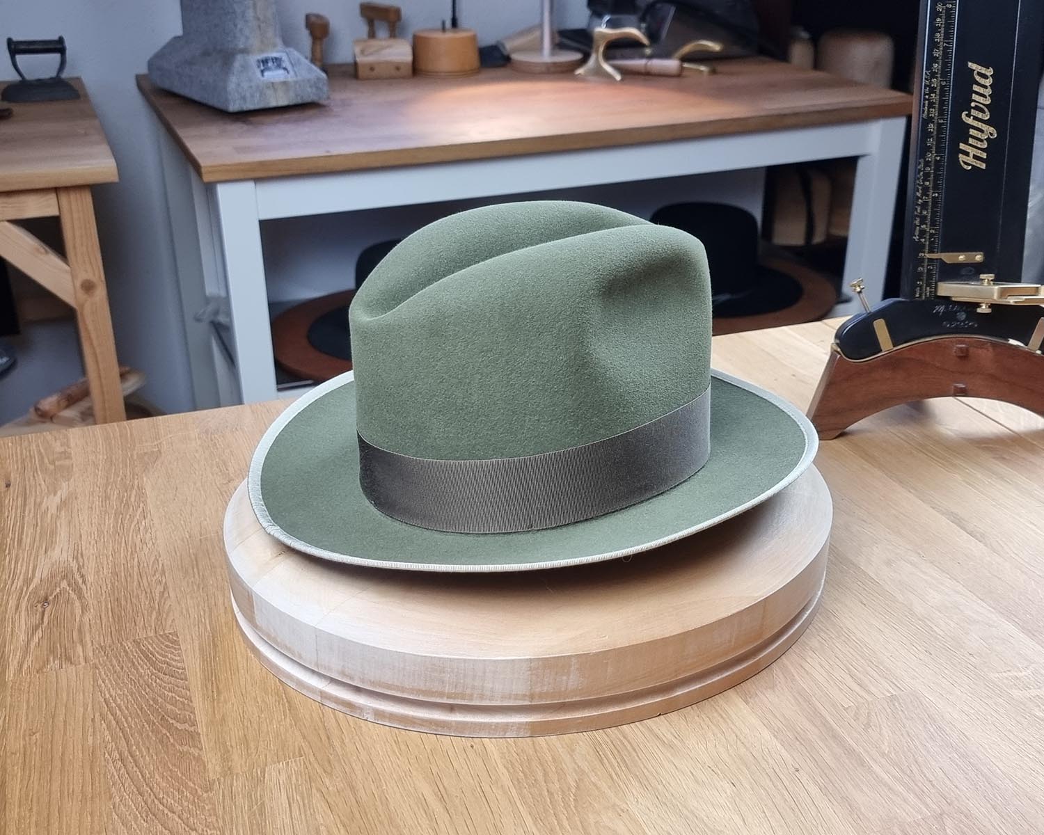 NEW STYLE | SAGE GREEN | RABBIT & HARE DELUXE FELT | SIZE 60, US 7 1/2