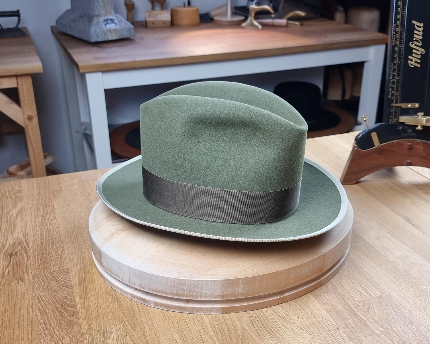 NEW STYLE | SAGE GREEN | RABBIT & HARE DELUXE FELT | SIZE 60, US 7 1/2