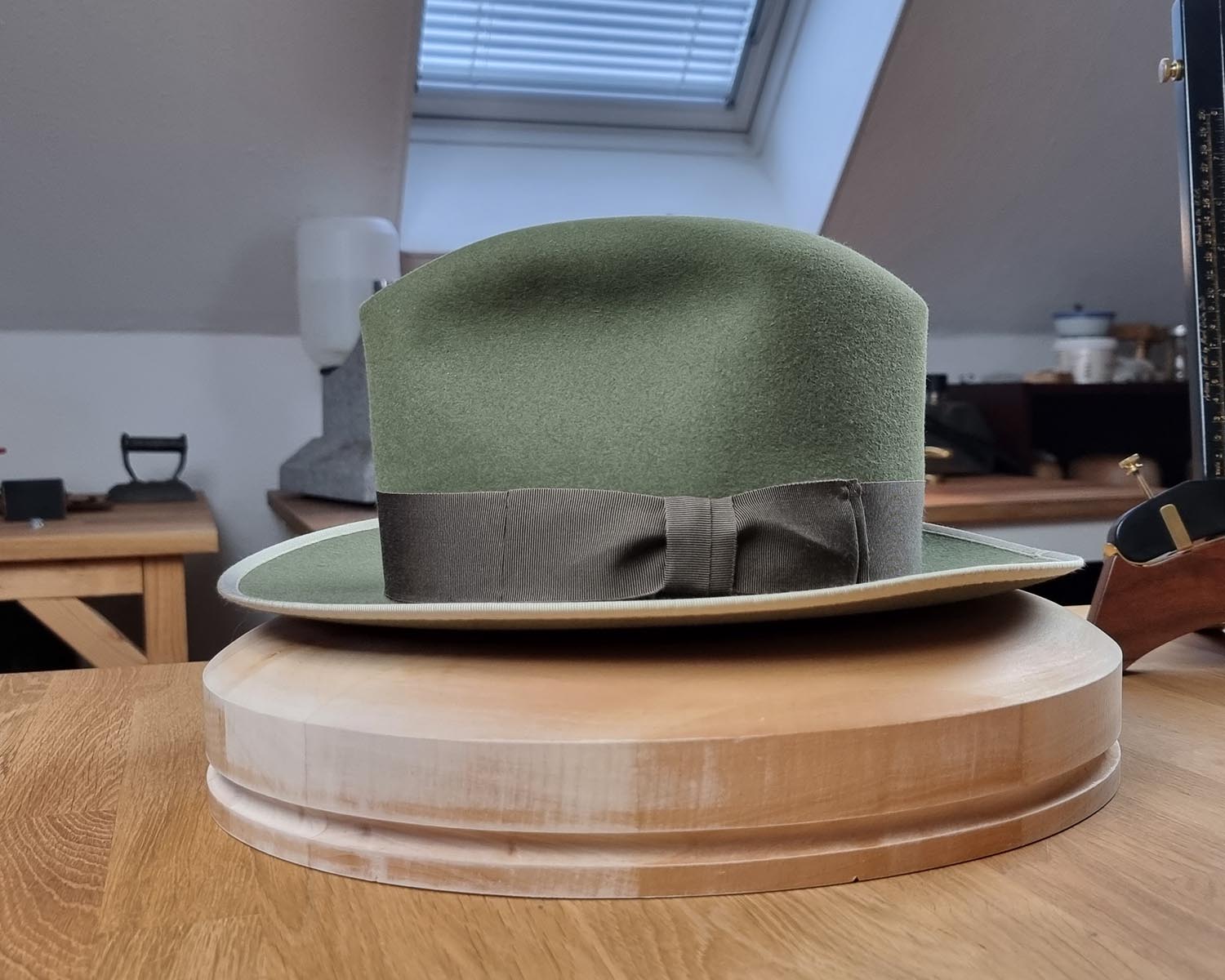 NEW STYLE | SAGE GREEN | RABBIT & HARE DELUXE FELT | SIZE 60, US 7 1/2