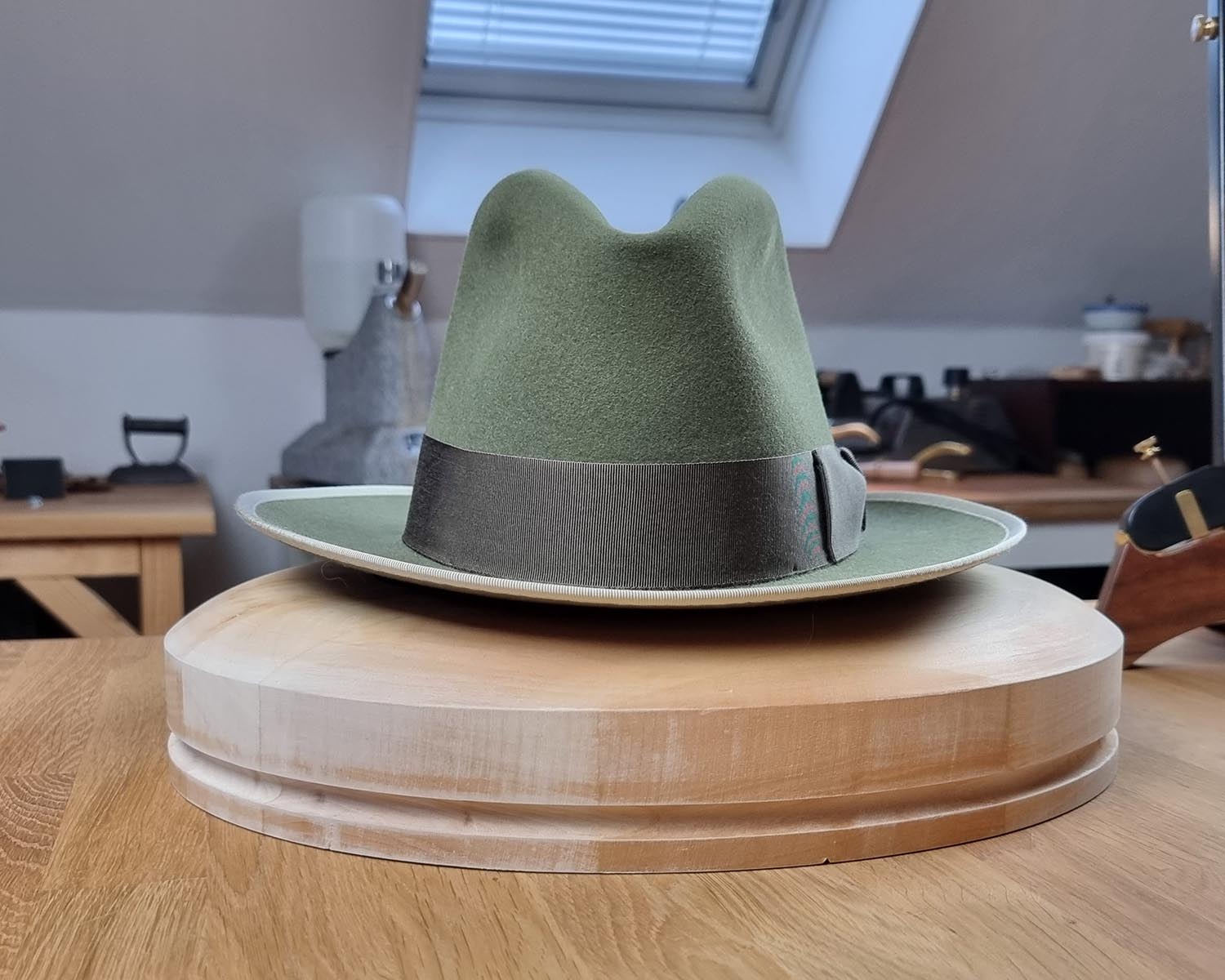 NEW STYLE | SAGE GREEN | RABBIT & HARE DELUXE FELT | SIZE 60, US 7 1/2