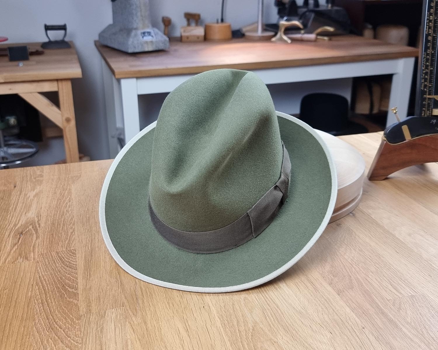 NEW STYLE | SAGE GREEN | RABBIT & HARE DELUXE FELT | SIZE 60, US 7 1/2