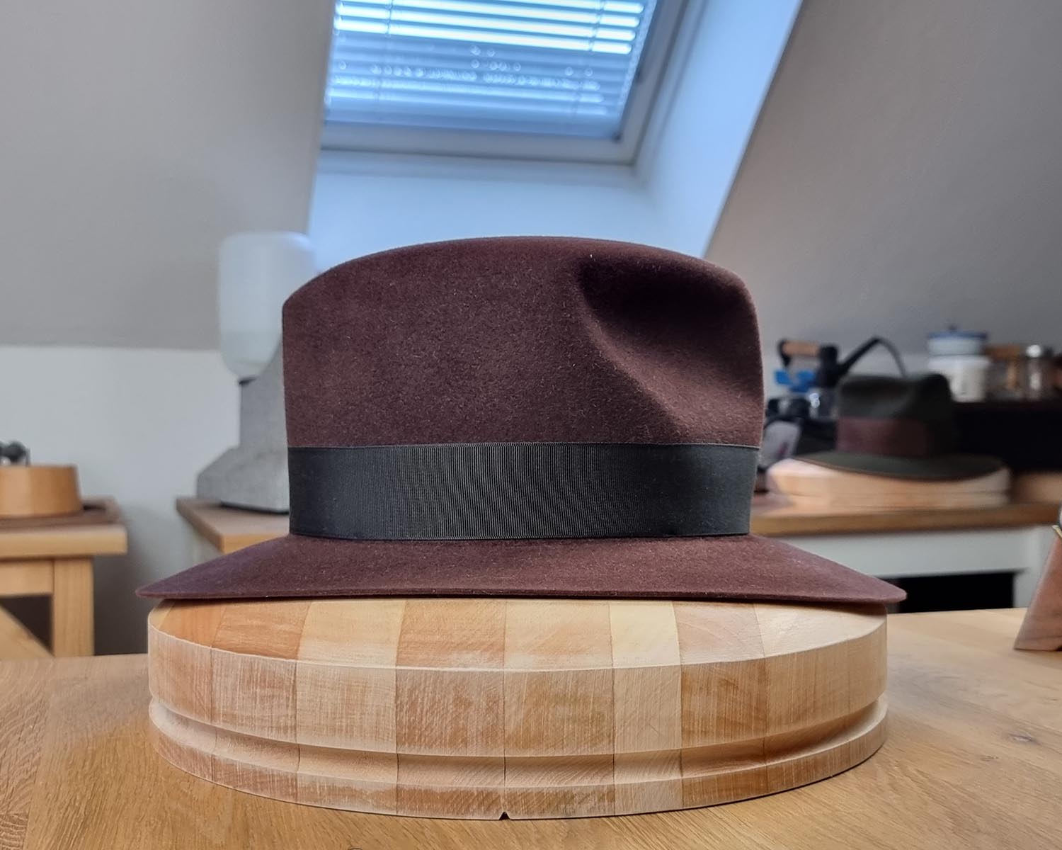 LEIFUR FEDORA | DARK BROWN RUST | RABBIT & HARE DELUXE BLEND | SIZE 57, US 7 1/8