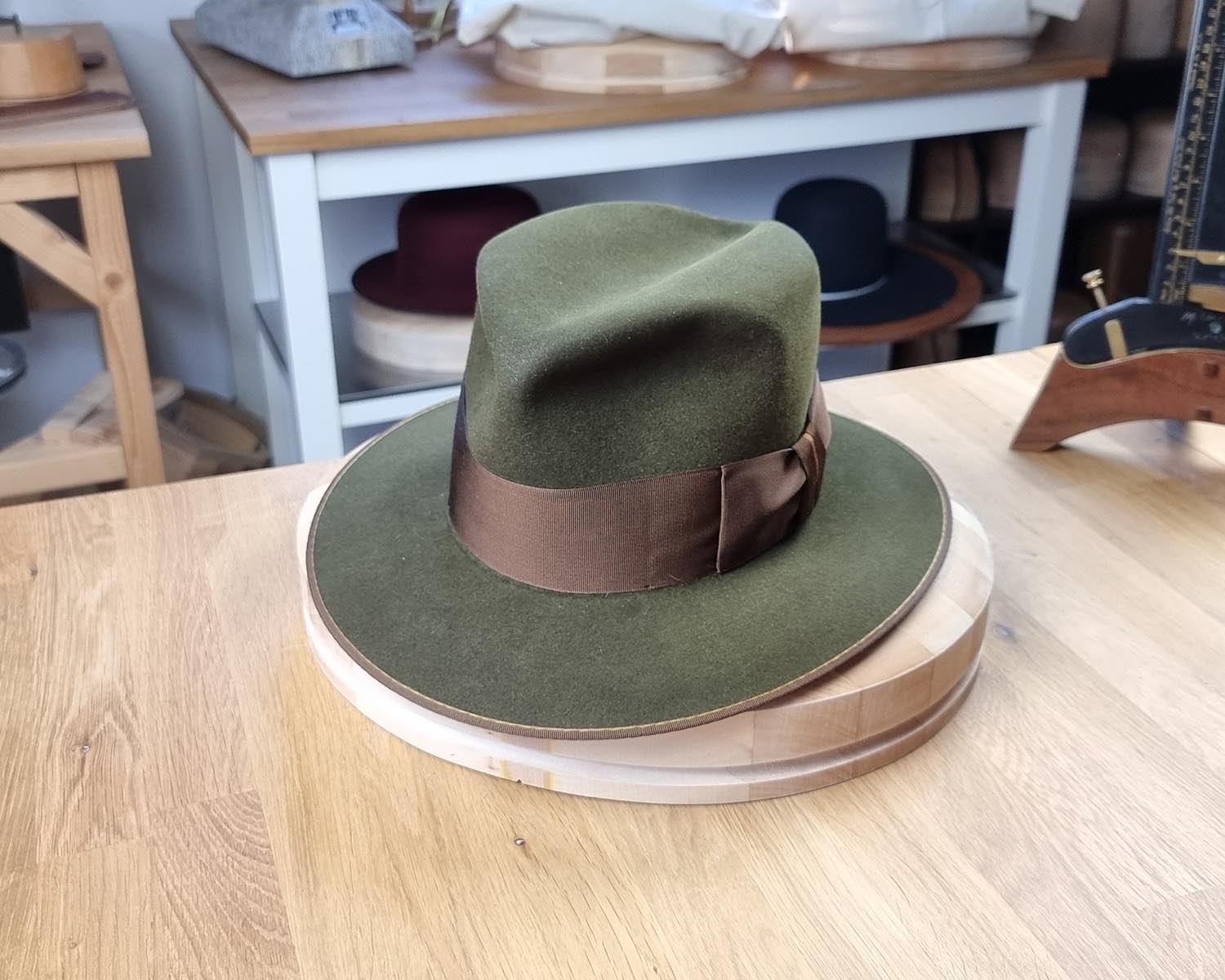 LEIFUR FEDORA | MOSS GREEN | RABBIT & HARE DELUXE BLEND | SIZE 58, US 7 1/4