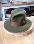 LEIFUR FEDORA | MOSS GREEN | RABBIT & HARE DELUXE BLEND | SIZE 58, US 7 1/4