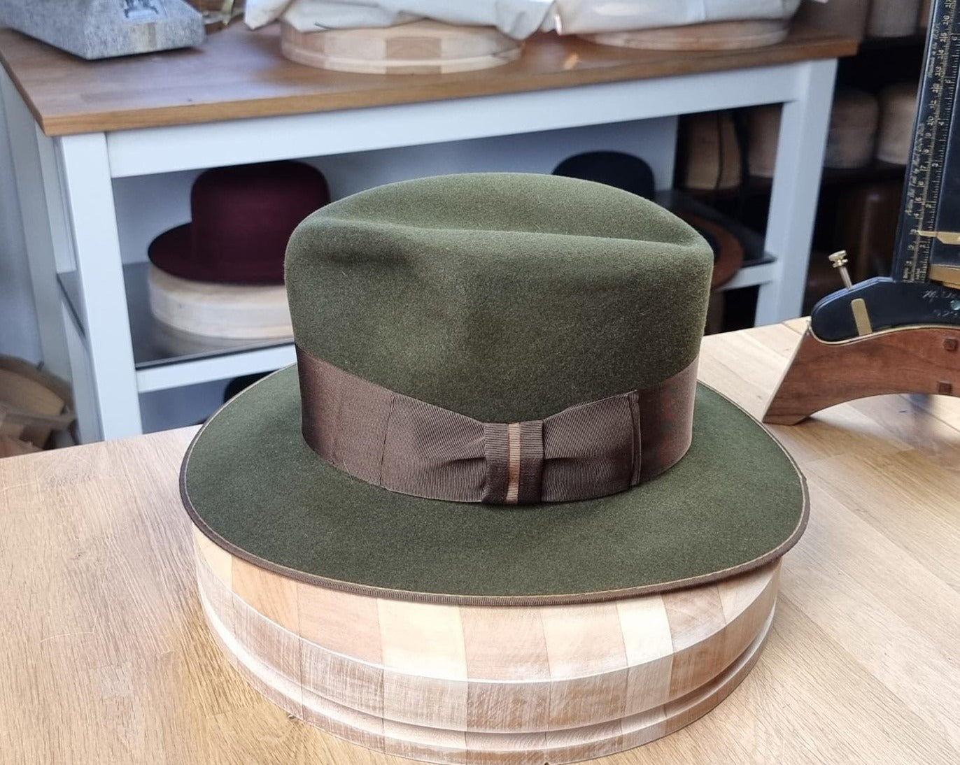 LEIFUR FEDORA | MOSS GREEN | RABBIT & HARE DELUXE BLEND | SIZE 58, US 7 1/4