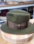 LEIFUR FEDORA | MOSS GREEN | RABBIT & HARE DELUXE BLEND | SIZE 58, US 7 1/4