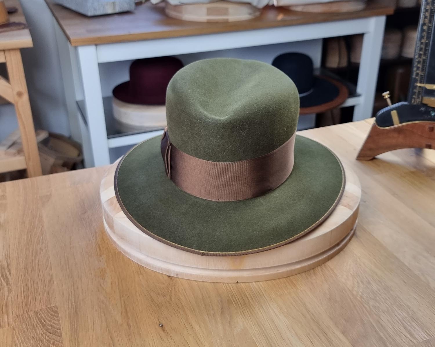 LEIFUR FEDORA | MOSS GREEN | RABBIT & HARE DELUXE BLEND | SIZE 58, US 7 1/4