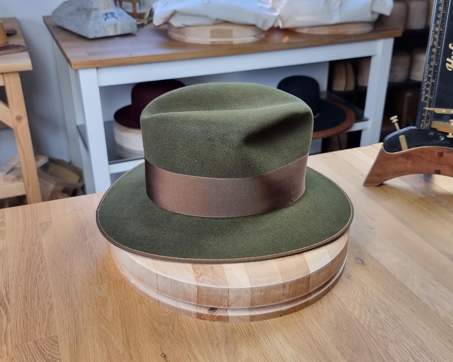 LEIFUR FEDORA | MOSS GREEN | RABBIT & HARE DELUXE BLEND | SIZE 58, US 7 1/4