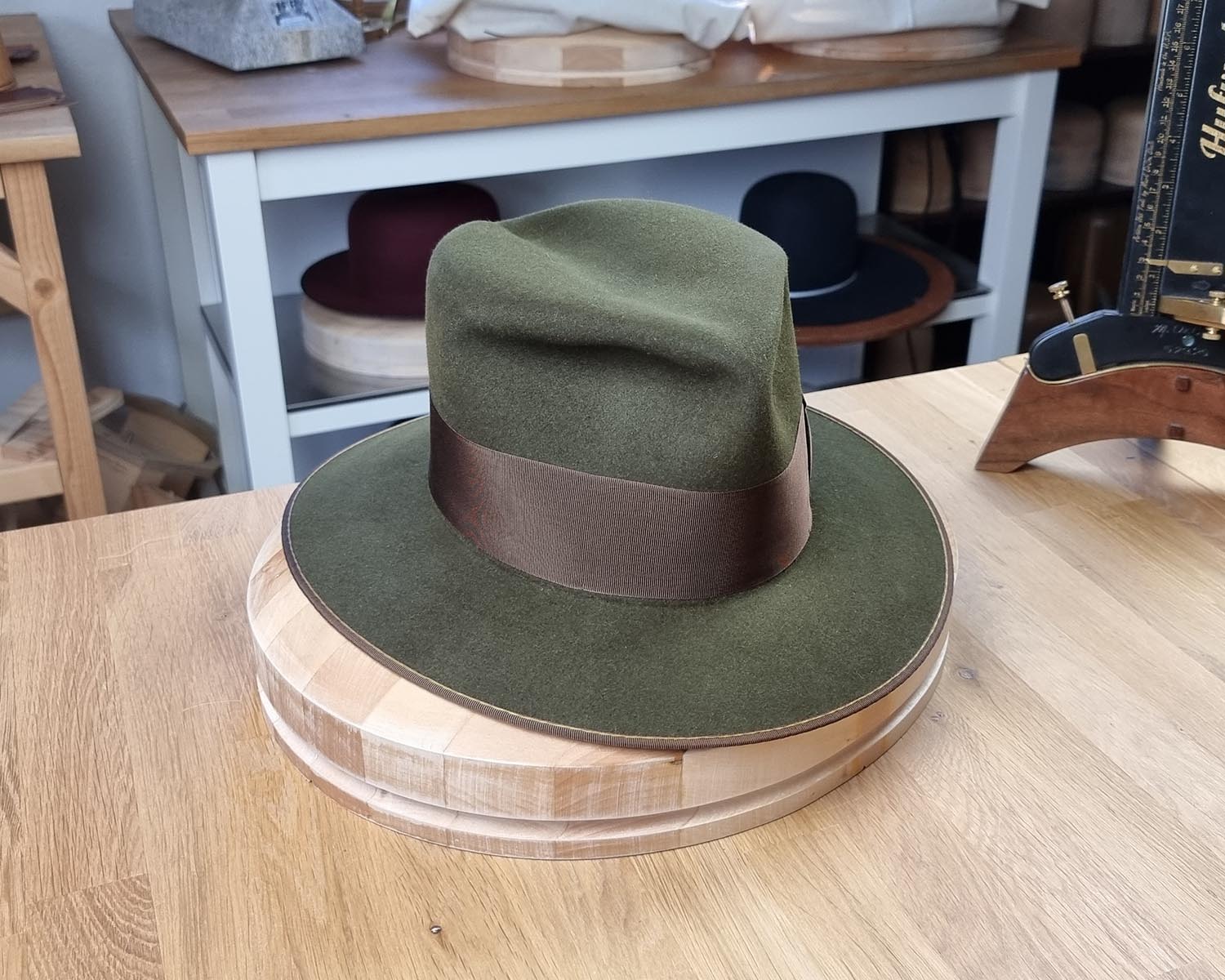 LEIFUR FEDORA | MOSS GREEN | RABBIT & HARE DELUXE BLEND | SIZE 58, US 7 1/4