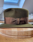 LEIFUR FEDORA | MOSS GREEN | RABBIT & HARE DELUXE BLEND | SIZE 58, US 7 1/4