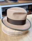 CAGNEY FEDORA | CAMEL COLOR | RABBIT BLEND | SIZE 60, US 7 1/2