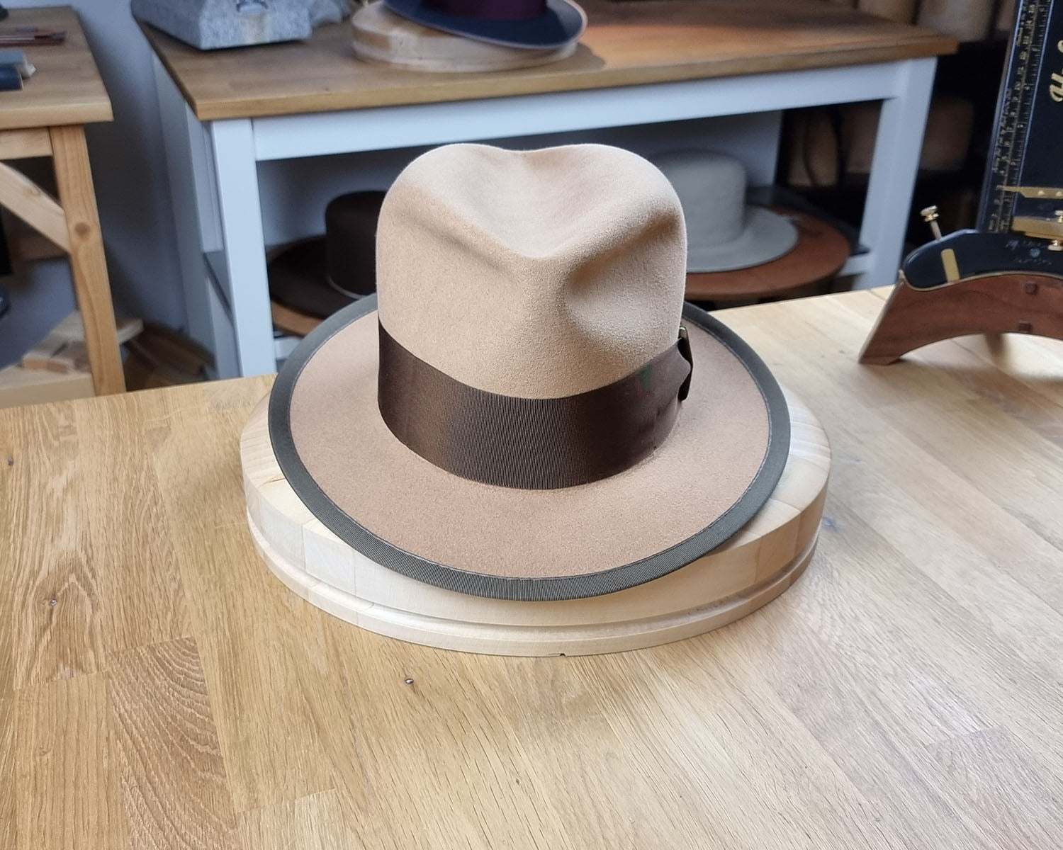 CAGNEY FEDORA | CAMEL COLOR | RABBIT BLEND | SIZE 60, US 7 1/2