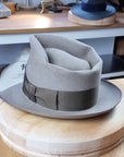 BOGART FEDORA | STONE | 100X BEAVER | SIZE 59, US 7 3/8