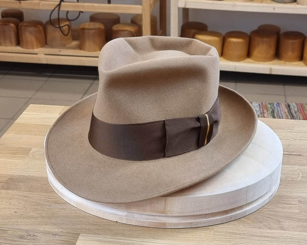 BOGART FEDORA | CAMEL | 50X BEAVER BLEND | UNDER-WELTED EDGE | SIZE 59, US 7 3/8