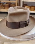 BOGART FEDORA | CAMEL | 50X BEAVER BLEND | UNDER-WELTED EDGE | SIZE 59, US 7 3/8