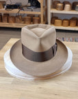 BOGART FEDORA | CAMEL | 50X BEAVER BLEND | UNDER-WELTED EDGE | SIZE 59, US 7 3/8