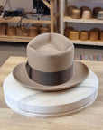 BOGART FEDORA | CAMEL | 50X BEAVER BLEND | UNDER-WELTED EDGE | SIZE 59, US 7 3/8