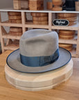 CAGNEY FEDORA | 50X BEAVER BLEND | STONE COLOR | SIZE 61, US 7 5/8