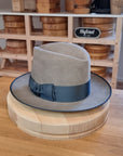 CAGNEY FEDORA | 50X BEAVER BLEND | STONE COLOR | SIZE 61, US 7 5/8