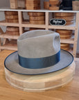 CAGNEY FEDORA | 50X BEAVER BLEND | STONE COLOR | SIZE 61, US 7 5/8