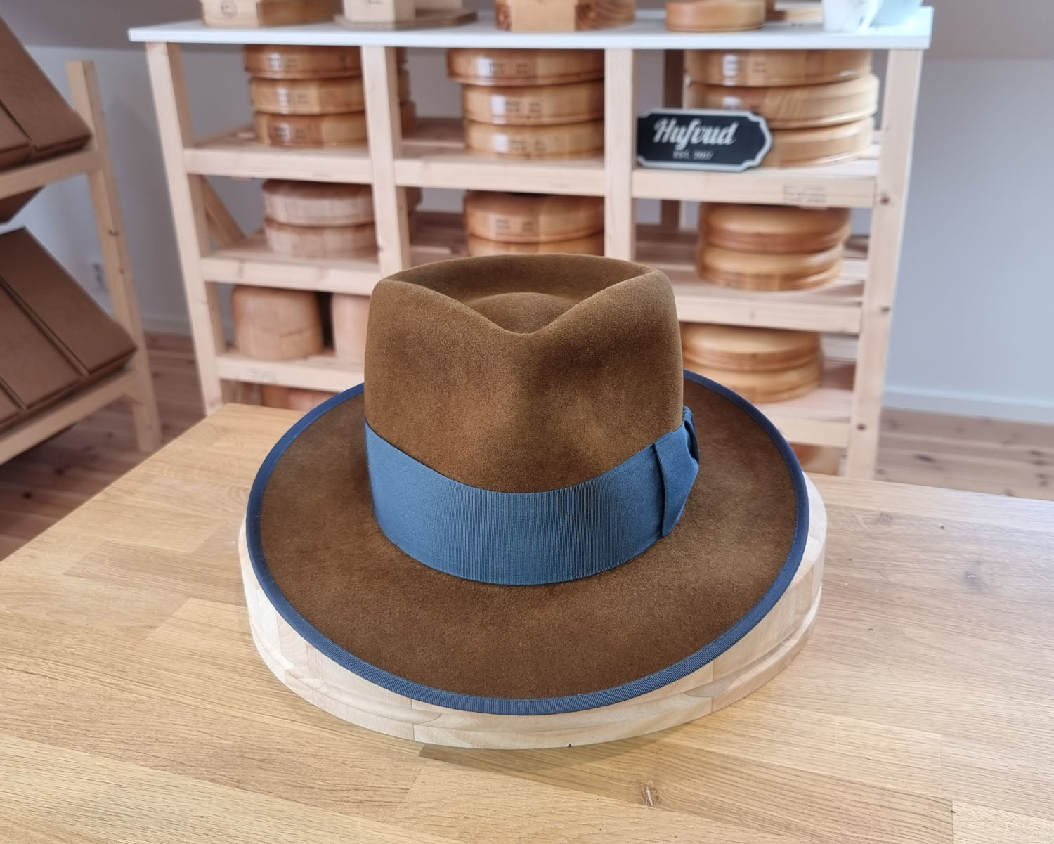 WHIPPET FEDORA | 100X NUTRIA | BROWN SUGAR COLOR | SIZE 59, US 7 3/8