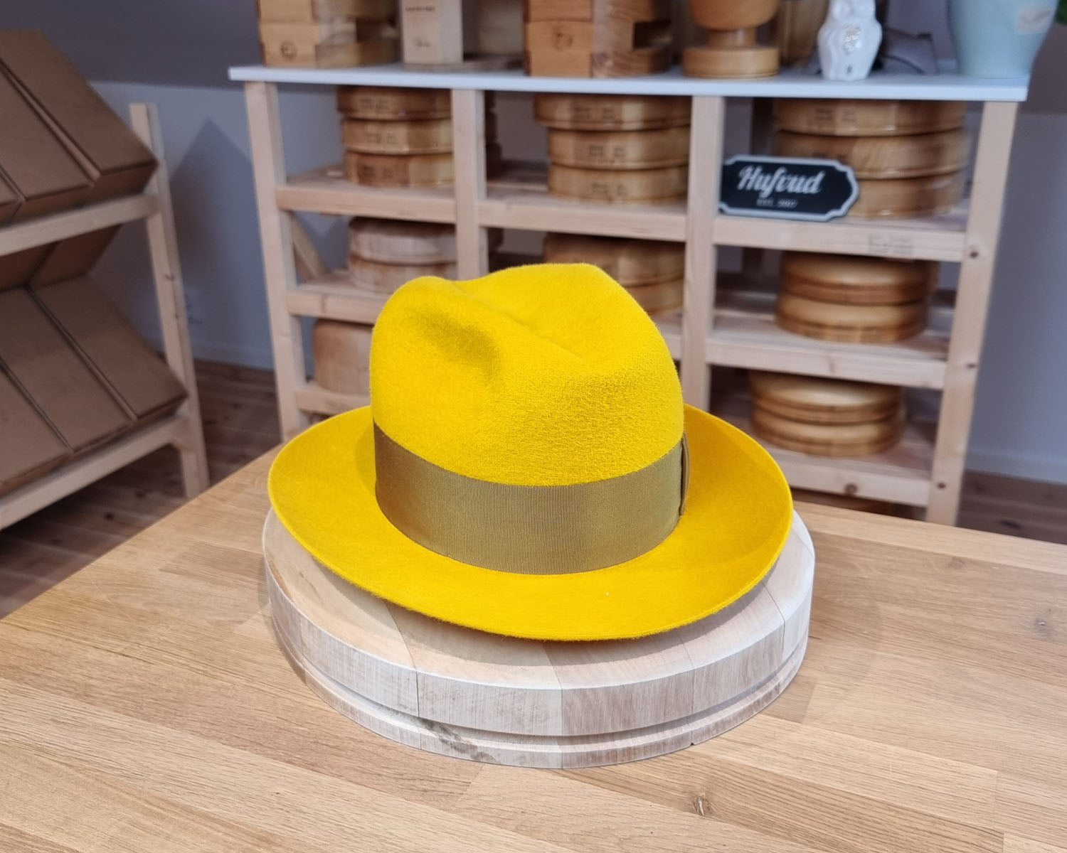 FLOKI FEDORA | RABBIT DELUXE VELOUR FELT | MUSTARD COLOR | SIZE 60, US 7 1/2